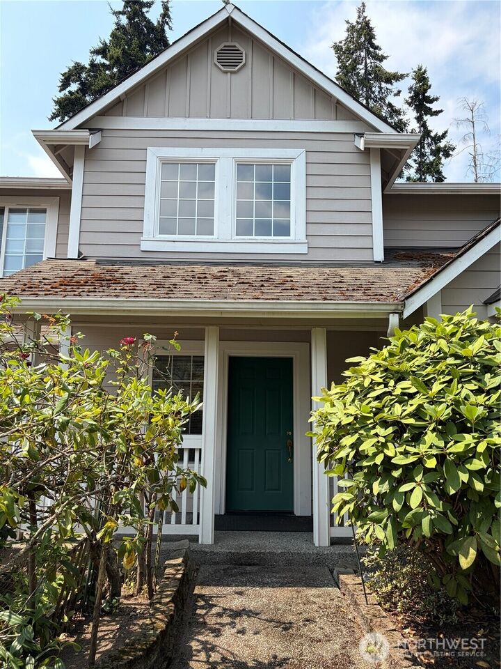 Property Photo:  5724  Hillpointe Circle  WA 98037 