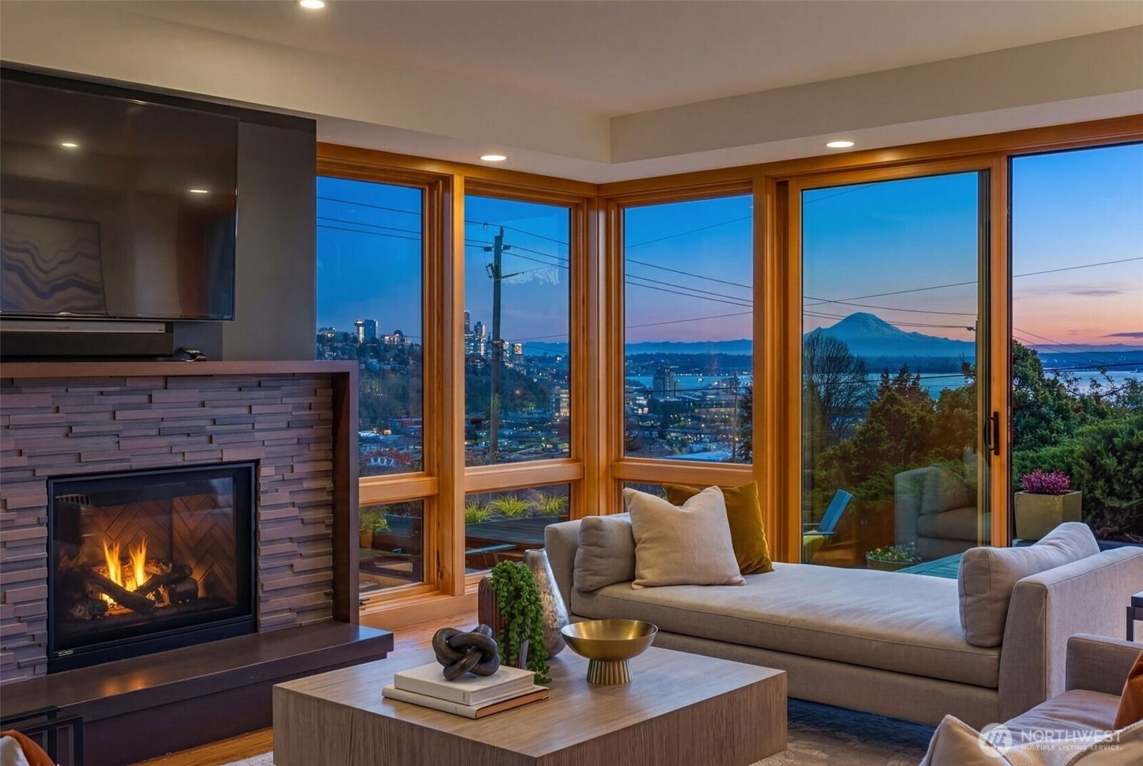 Property Photo:  2506 W Halladay Street  WA 98199 