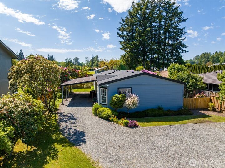 Property Photo:  124 N Central Avenue  WA 98284 