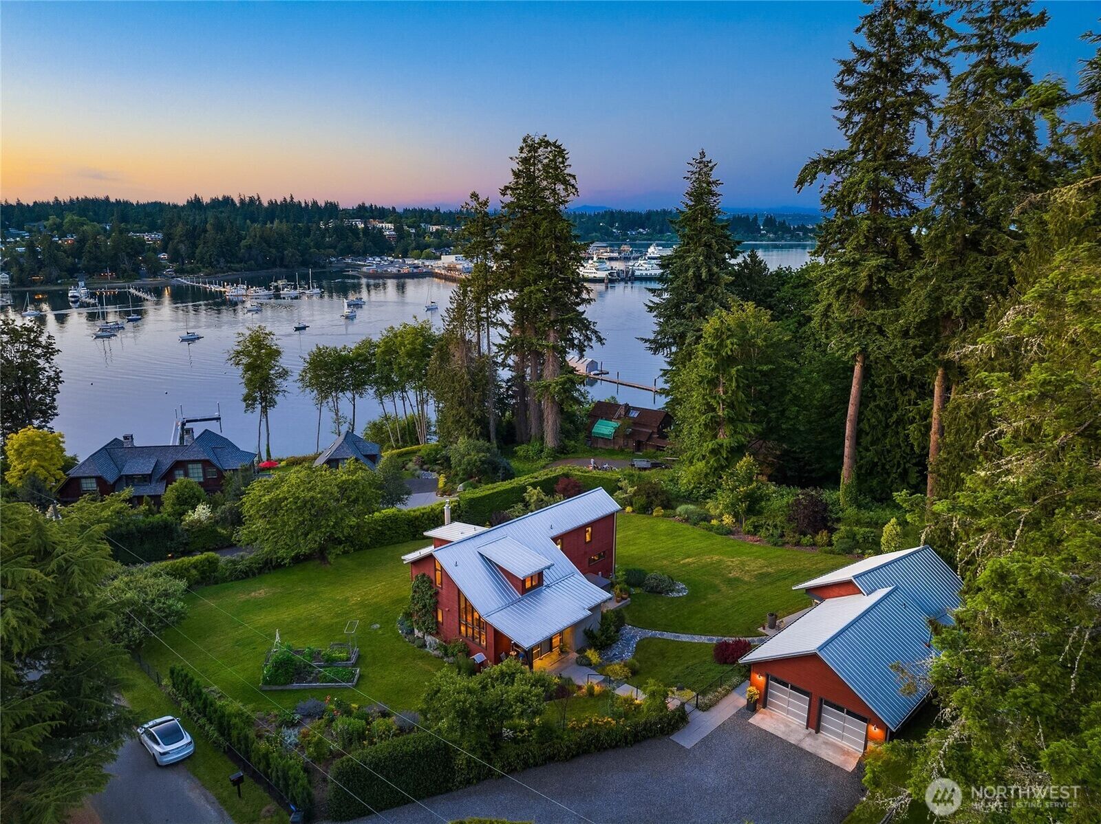 Property Photo:  6017  Rose Loop  NE  WA 98110 