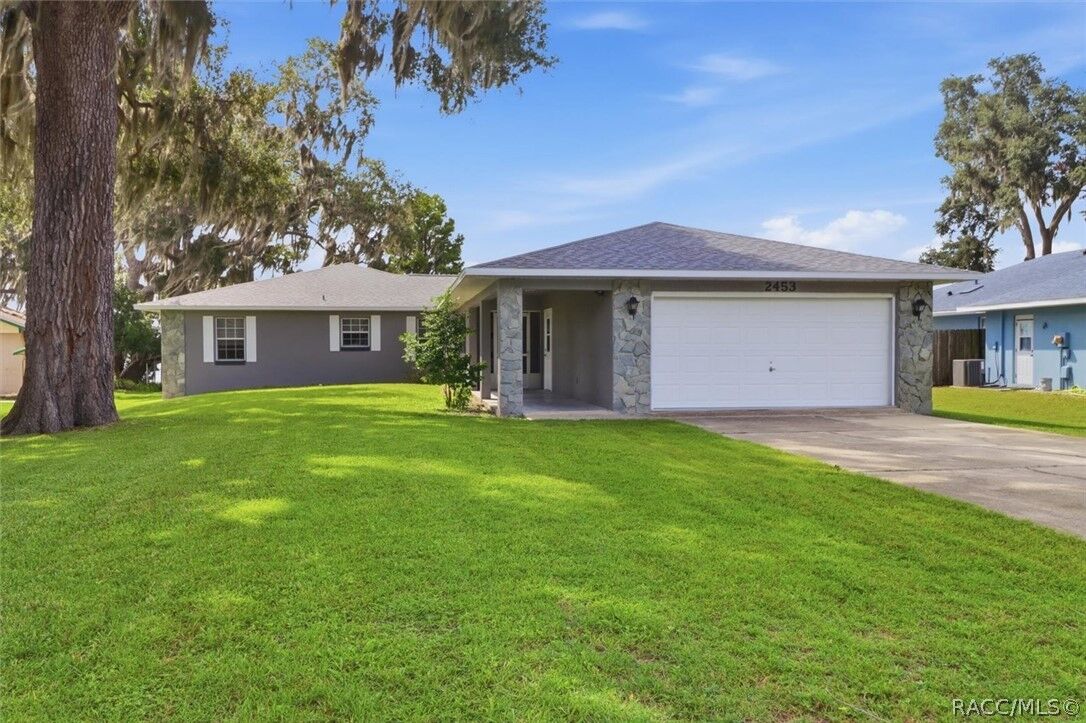 Property Photo: 2453 N Lakefront Drive FL 34442