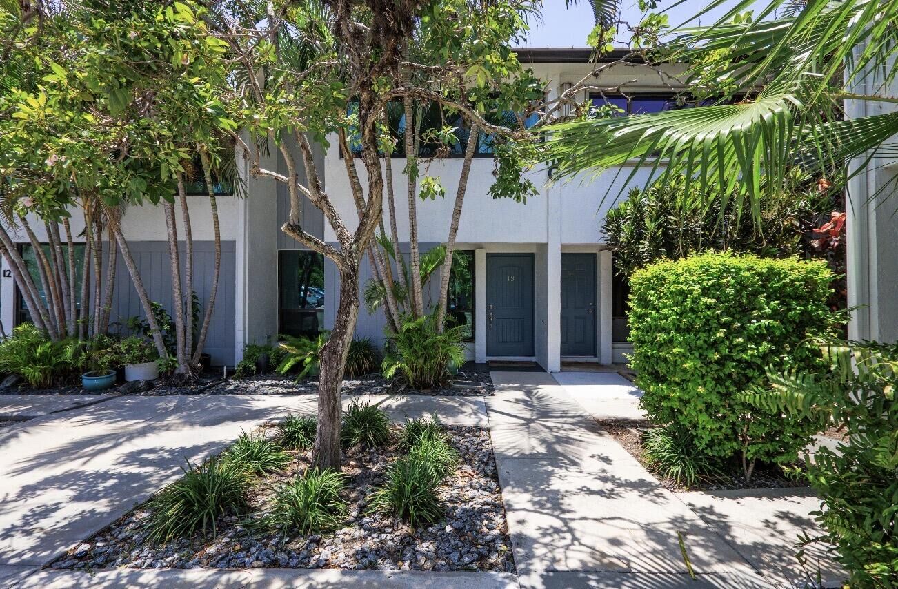 Property Photo:  3900 NE 18th Avenue 13C  FL 33334 