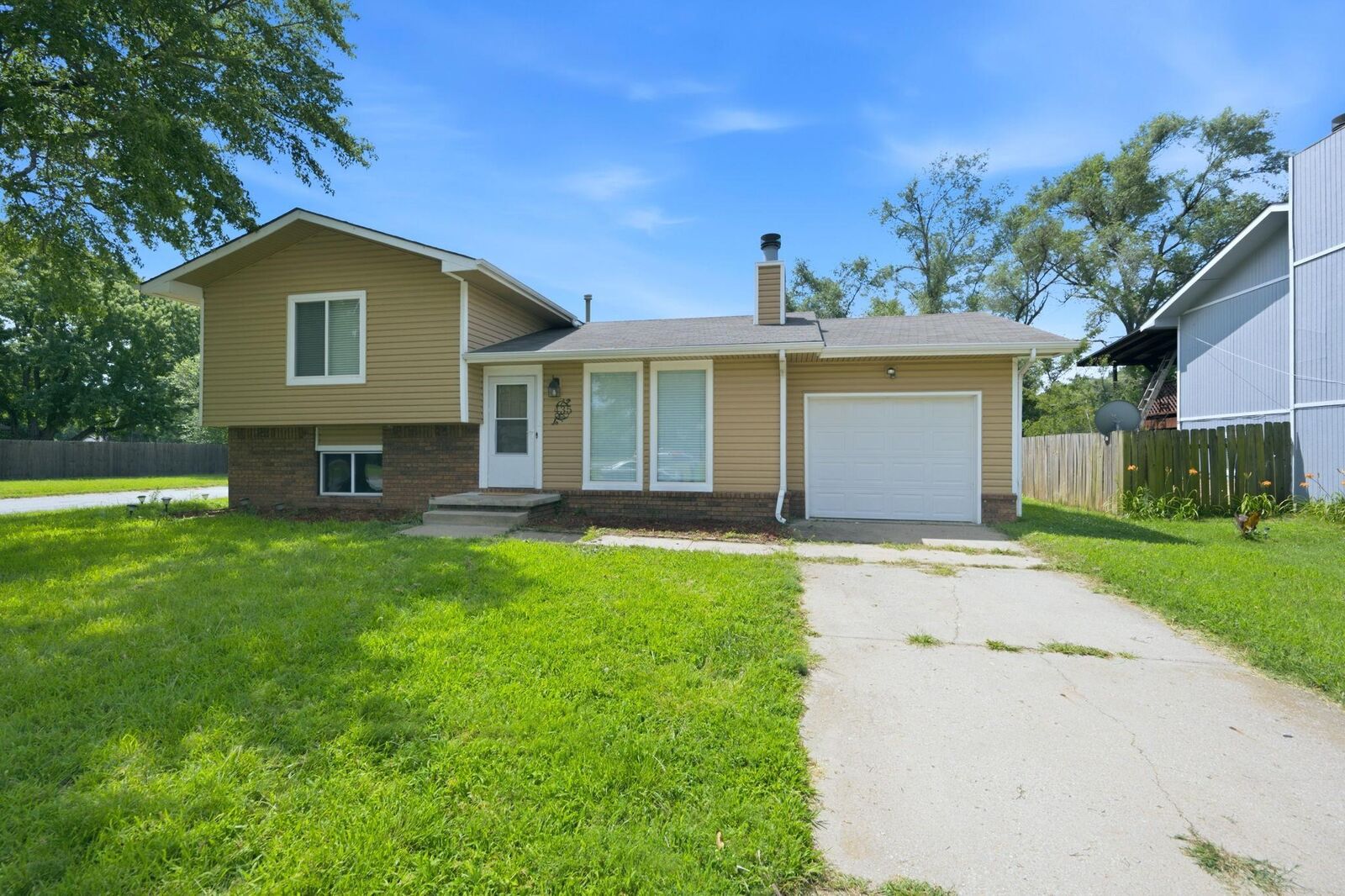 Property Photo:  435 E Campus St  KS 67216 