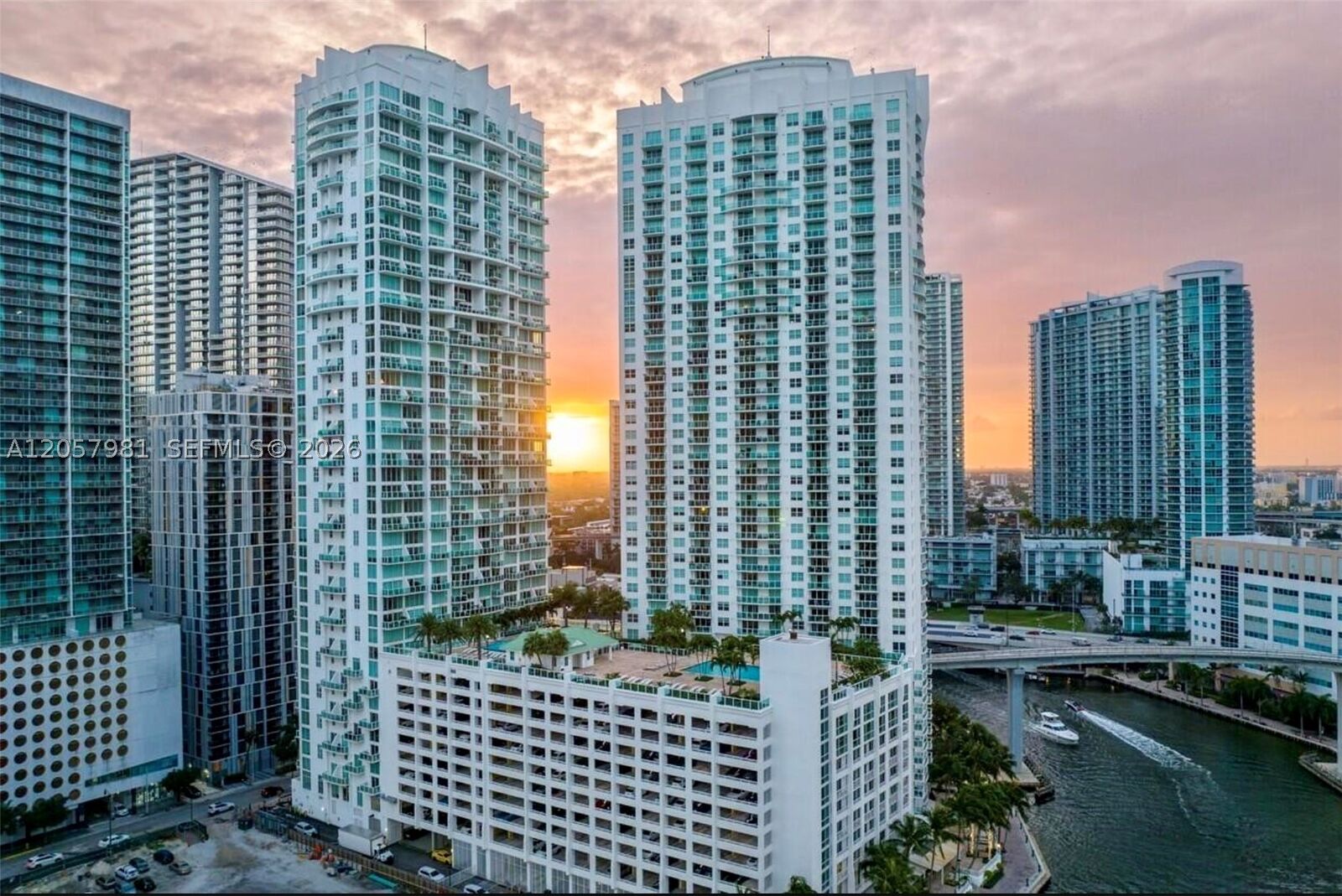 Property Photo: 41 SE 5th St 2407 FL 33131