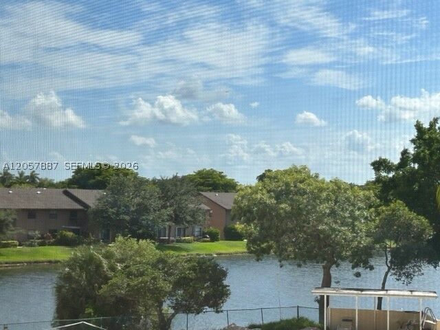Property Photo: 3905 N Nob Hill Rd 312 FL 33351
