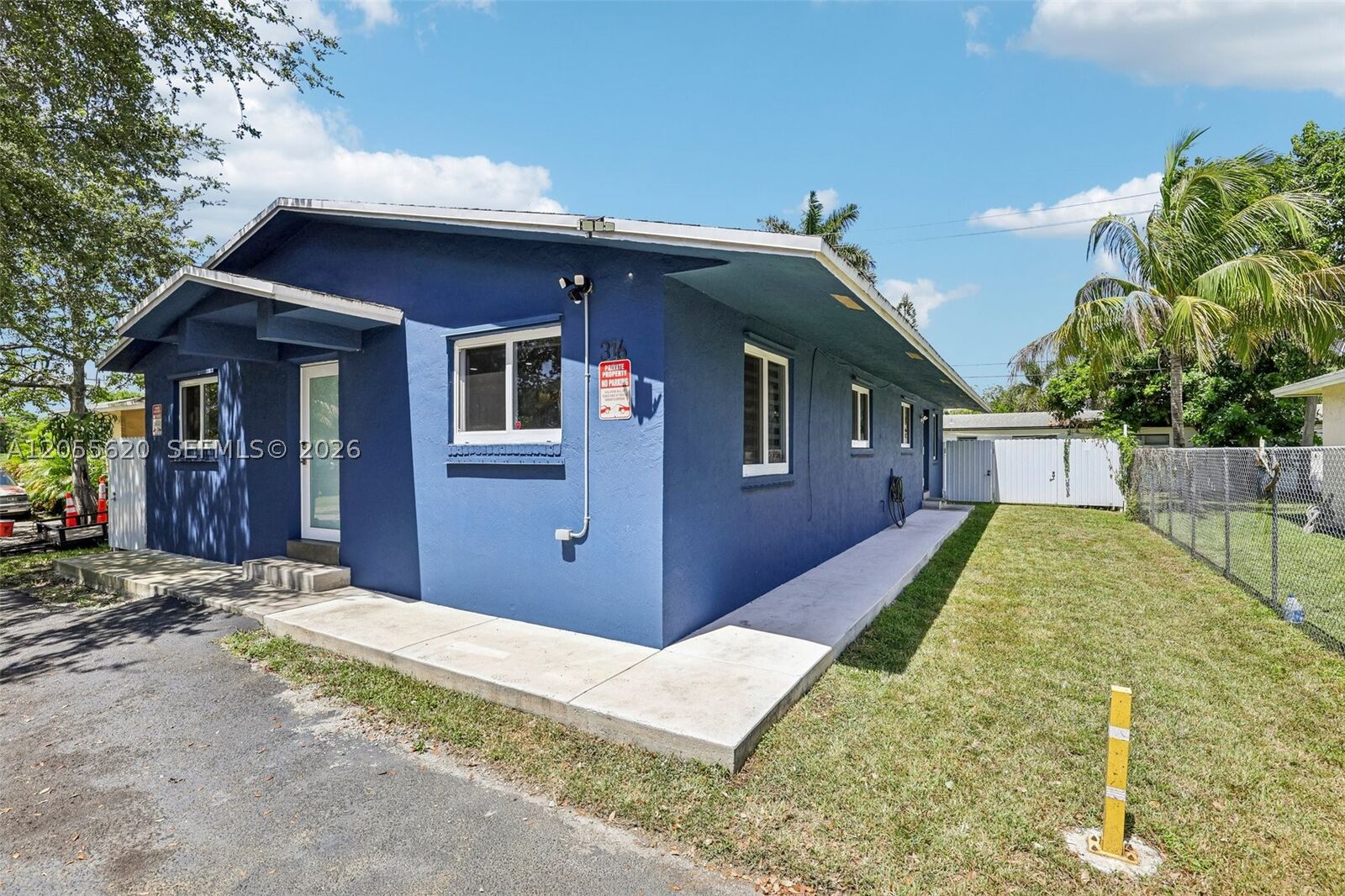Property Photo:  316 N 61st Ave  FL 33024 