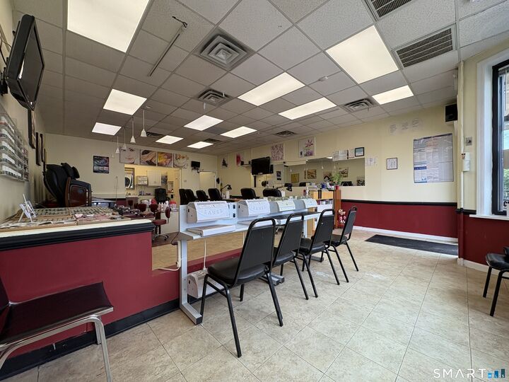 Property Photo:  