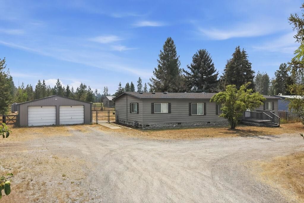 Property Photo:  3210 E Denison-Chattaroy Rd  WA 99003 
