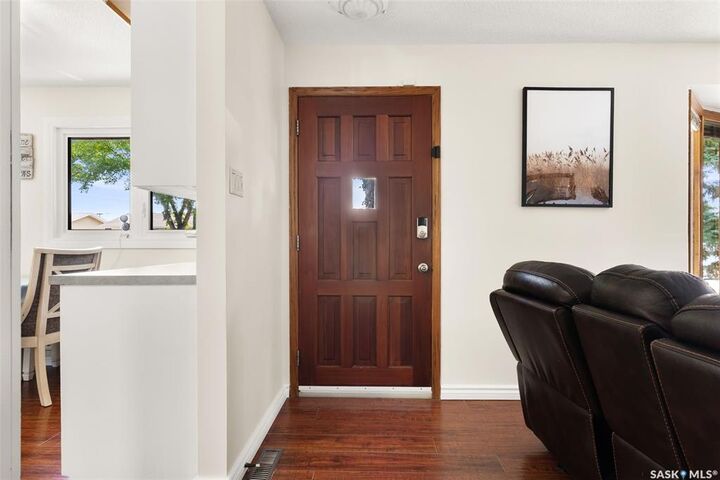 Property Photo:  90 Walden Crescent  SK S4N 1L3 