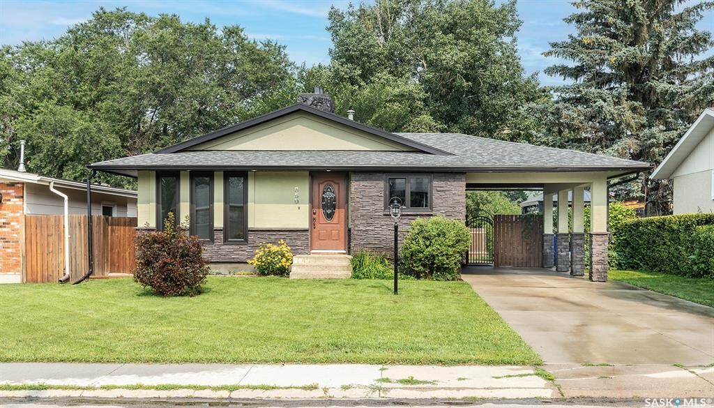 Property Photo: 350 Guelph Crescent SK S7H 4S9