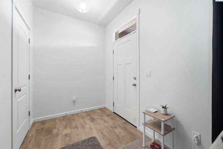 Property Photo:  403 Emerald Ave  WA 98930 