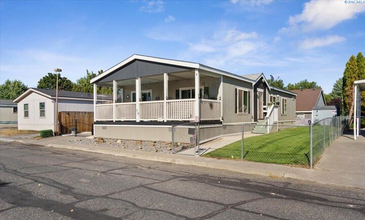 Property Photo: 30 Mercury Dr WA 99354