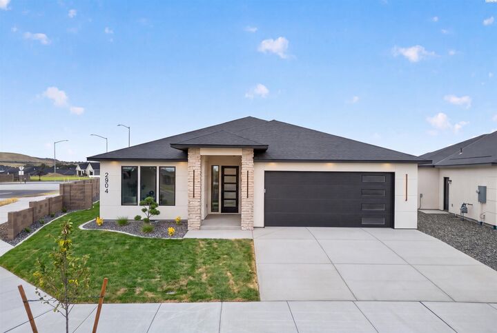 Property Photo: 2904 Meadowlark Ave WA 99352