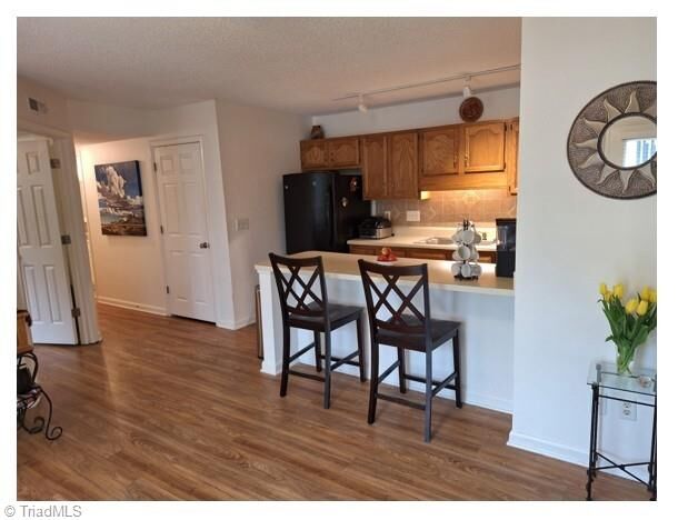 Property Photo: 5928 W Friendly Avenue D NC 27410