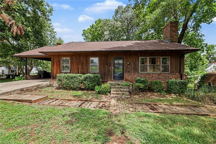 Property Photo: 1211 E Willowbrook Drive NC 27215