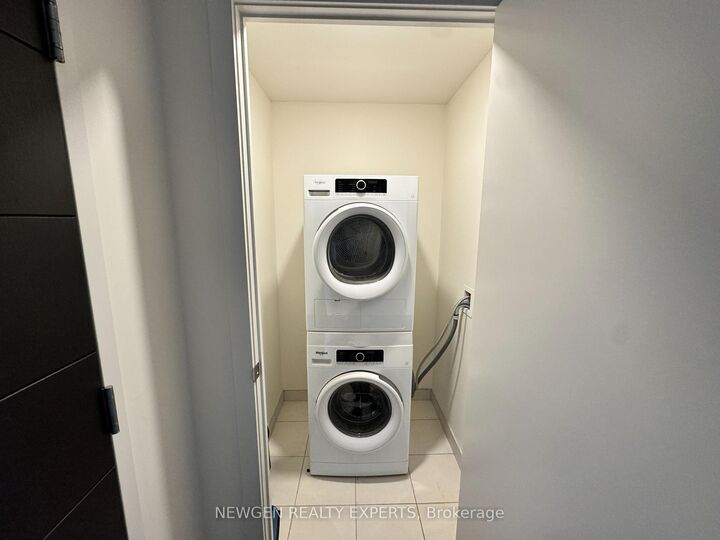 Property Photo:  212 King William Street 1220  ON L8R 0A7 