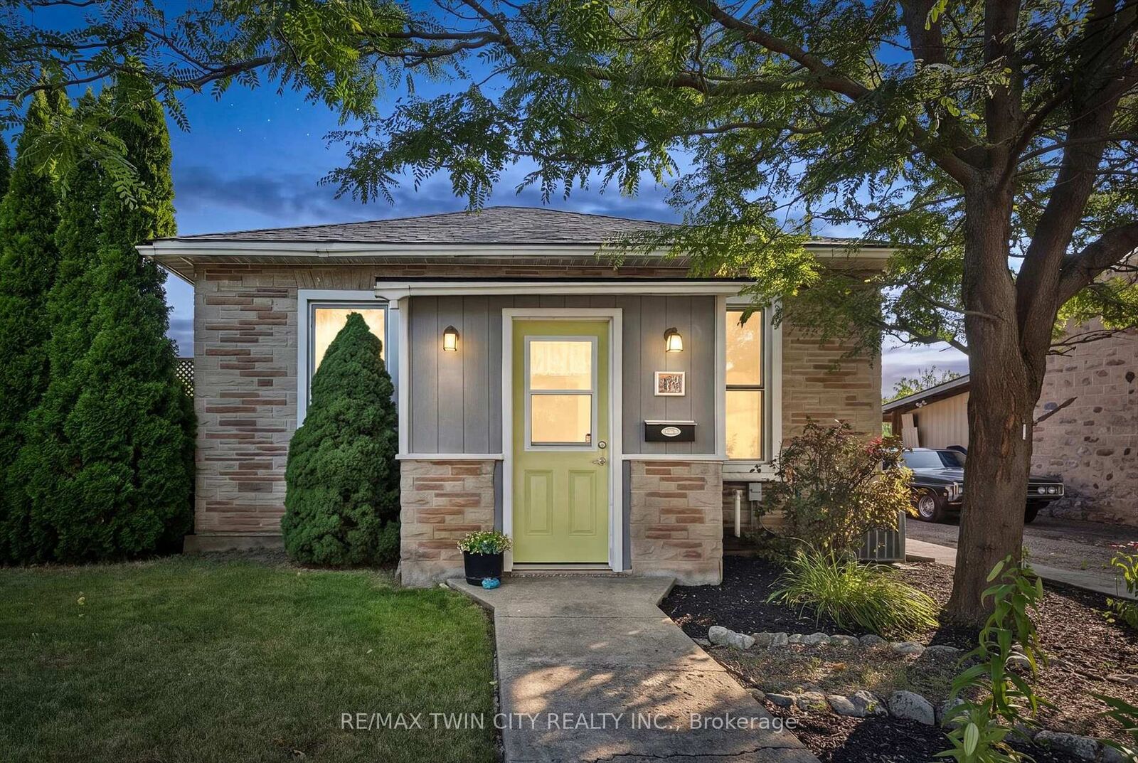 Property Photo:  11 Brook Street  ON N1R 4B9 