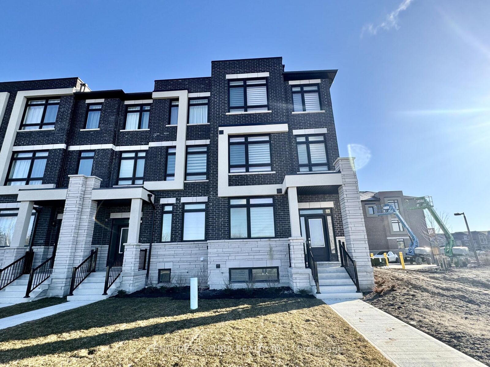 Property Photo:  53 Riley Reed Lane  ON L4S 0M3 
