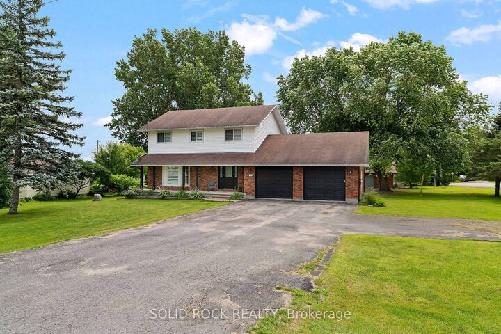 Property Photo:  708 McKenzie Avenue  ON K7S 3G9 