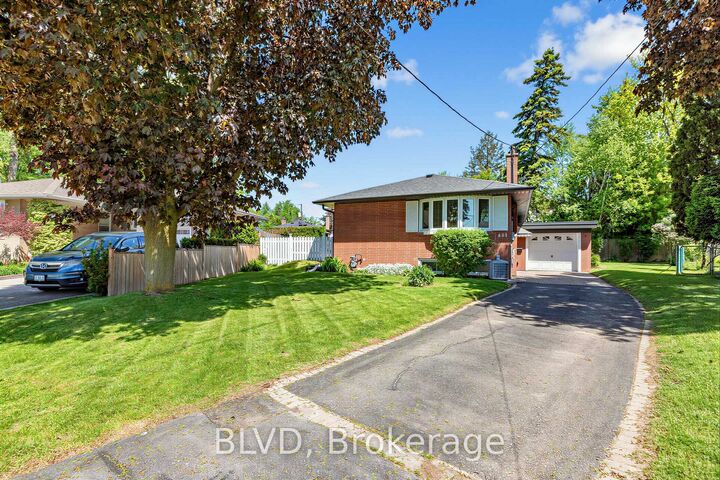 457 Paliser Crescent N — photo 1