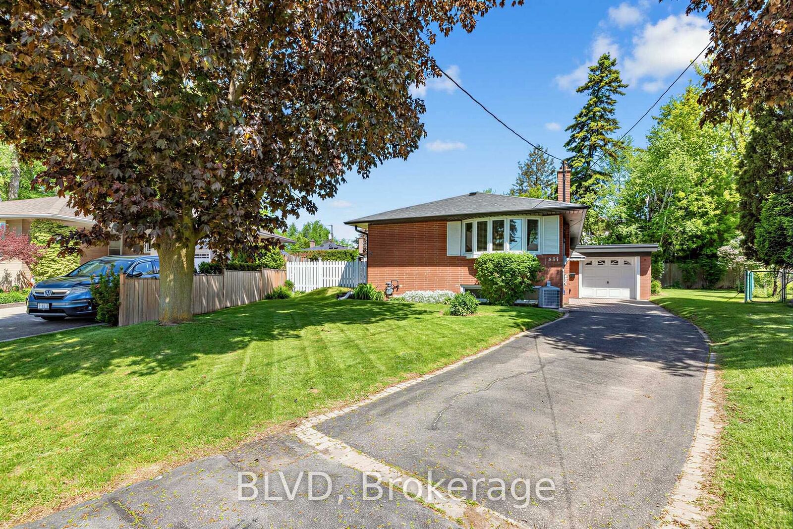 Property Photo: 457 Paliser Crescent N ON L4C 1R7