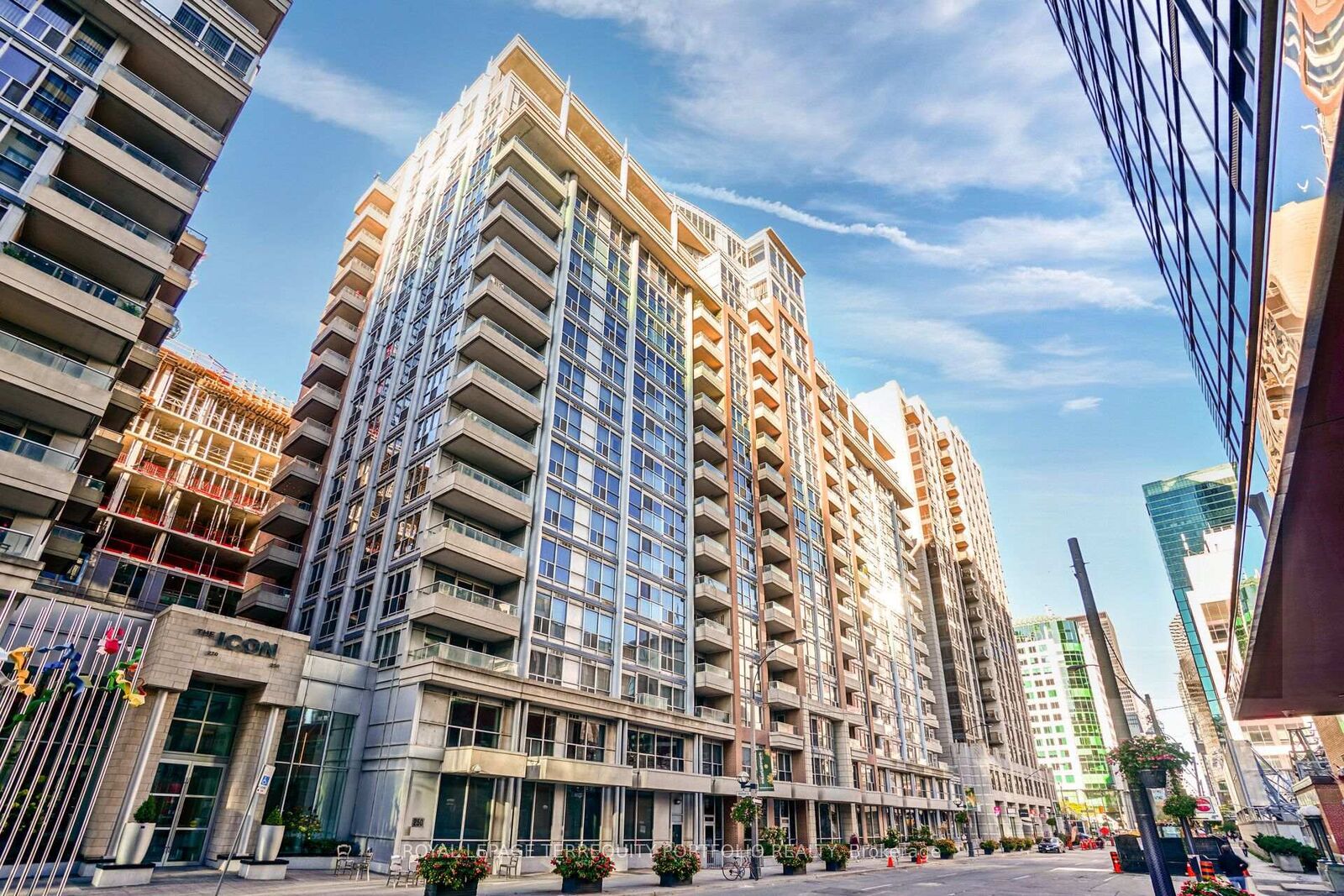 Property Photo: 250 Wellington Street W 635 ON M5V 3P6