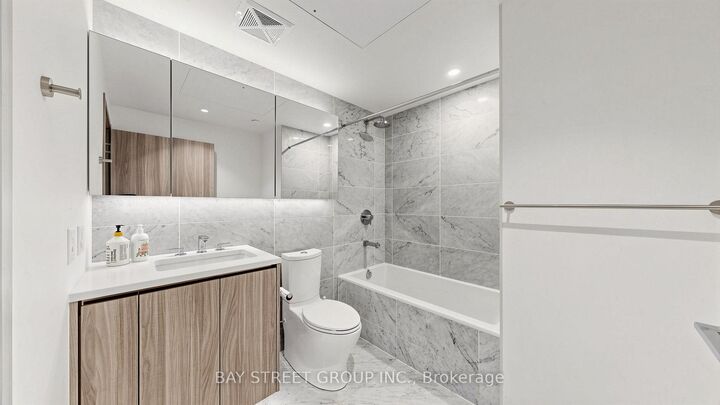 Property Photo:  95 McMahon Drive 2515  ON M2K 0H2 