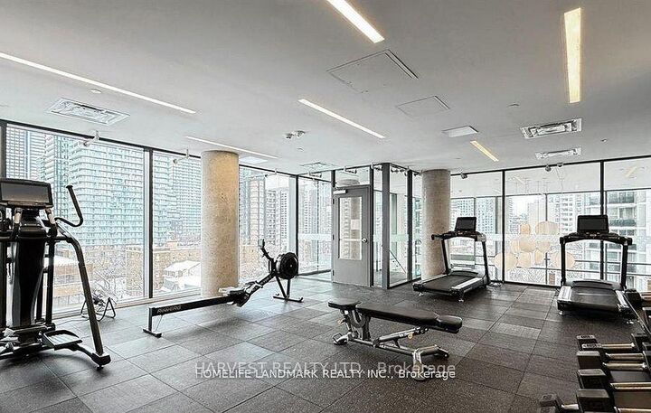 Property Photo: 81 Wellesley Street E 2105 ON M5V 1J6