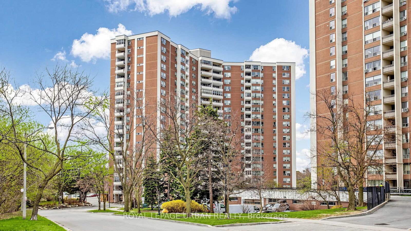 Property Photo:  60 Pavane Linkway N/A 602  ON M3C 1A1 