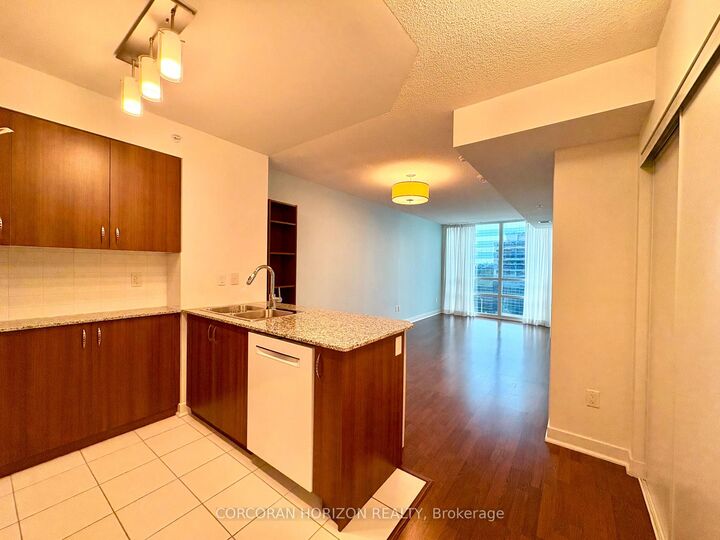 Property Photo: 5740 Yonge Street 708 ON M2M 0B1
