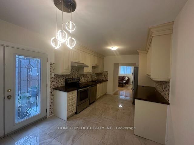 Property Photo:  70 Hunt ( Main Floor ) Avenue  ON L4C 4G9 