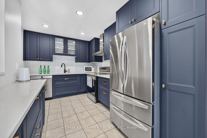 Property Photo: 300 Rexford Drive 24 ON L8W 1P5
