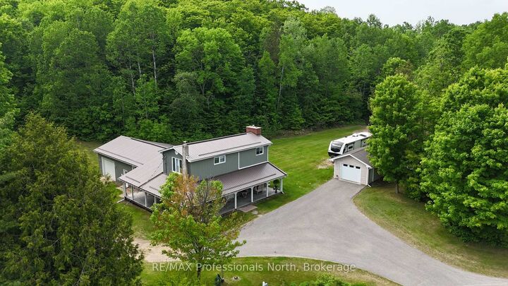 1023 Chester Crescent — photo 1