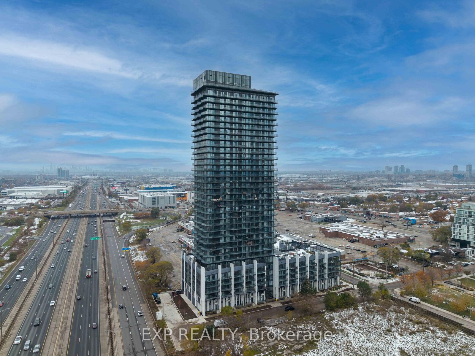 Property Photo: 36 Zorra Street 1108 ON M8Z 0G5