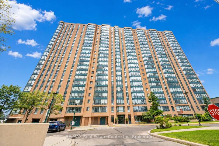 Property Photo: 155 Hillcrest Avenue 302 ON L5B 3Z2