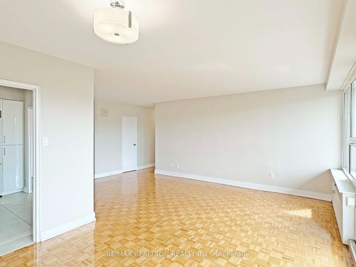 Property Photo:  10 Shallmar Boulevard 607  ON M5N 1J4 