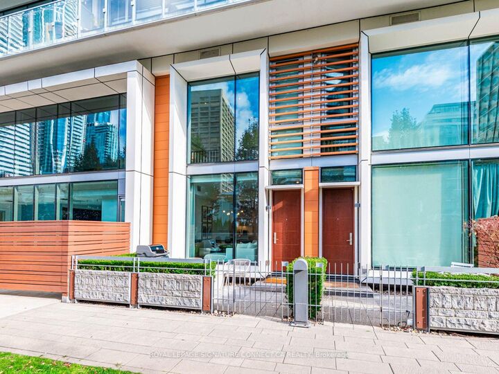 Property Photo:  39 Queens Quay E Th132  ON M5E 0A5 