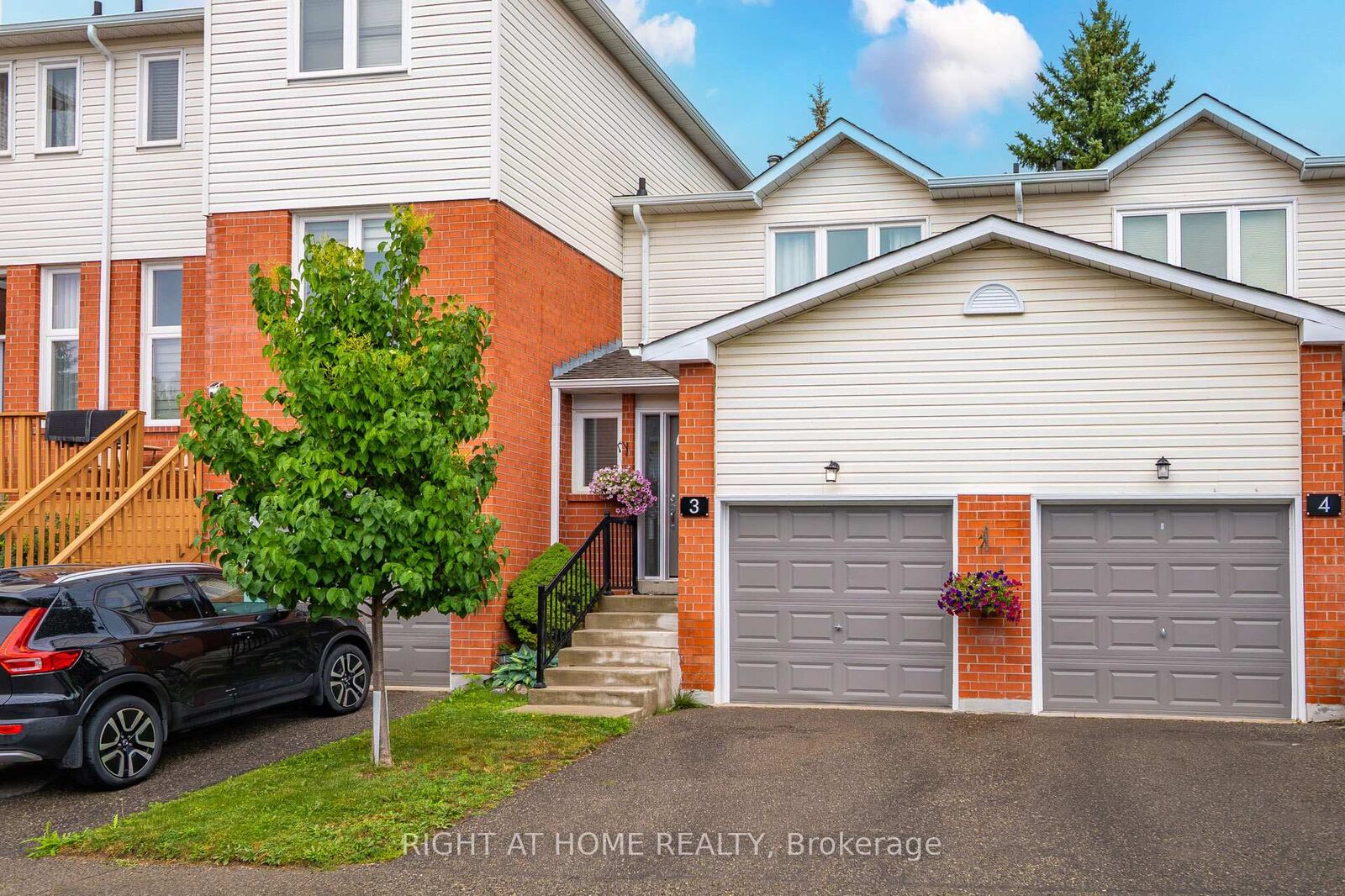 Property Photo:  3 Beverly Lane  ON L7G 5L7 