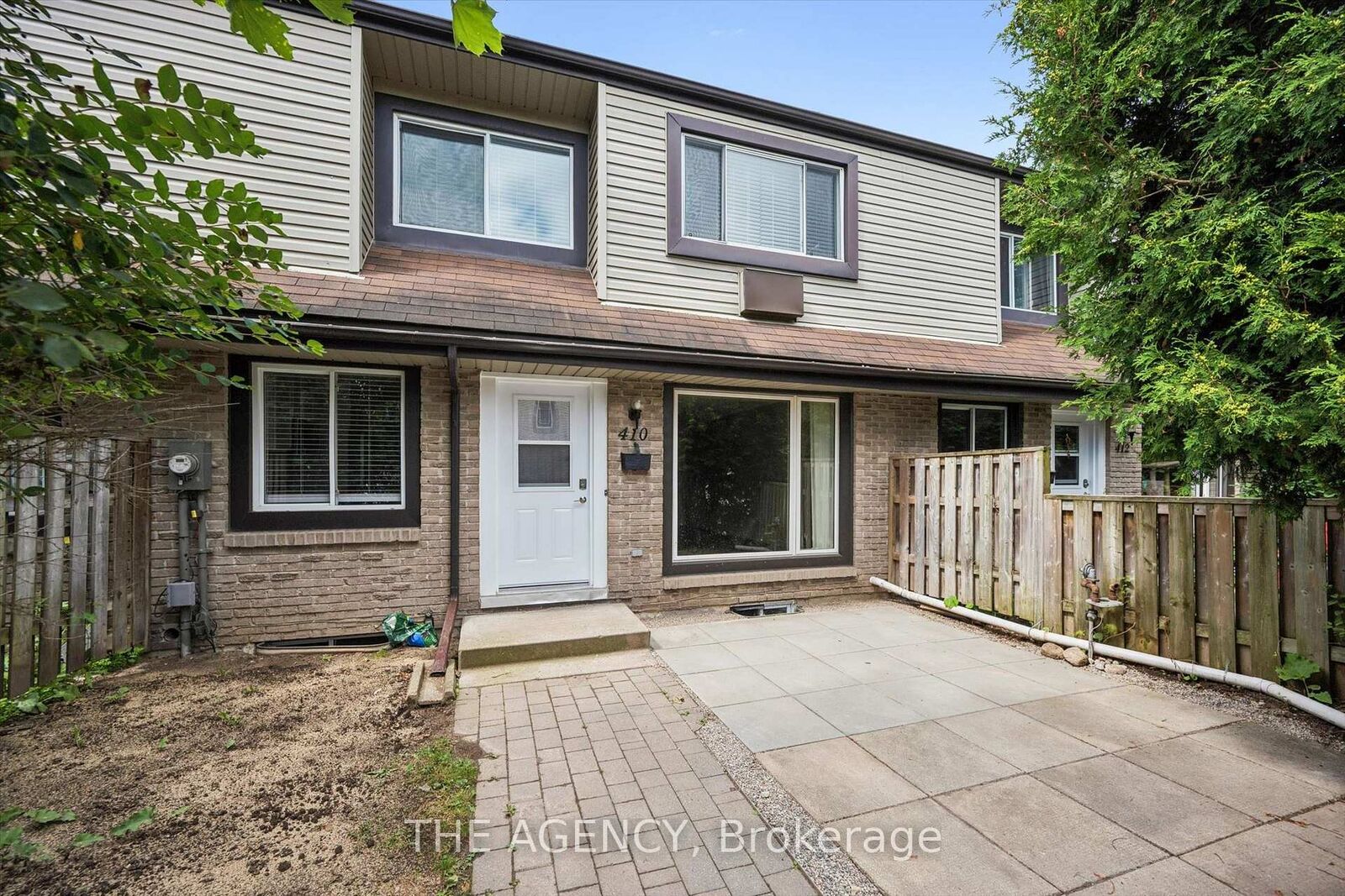 Property Photo: 410 Scottsdale Drive ON N1G 2Z8