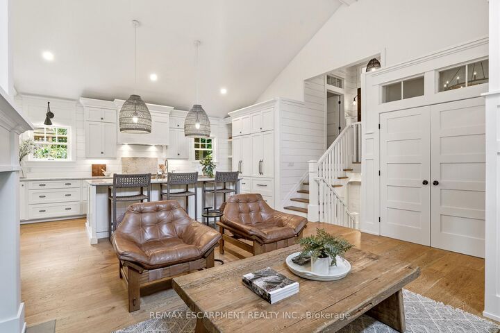 Photo de la propriété:  330 Camelot Court  ON L7L 2G3 