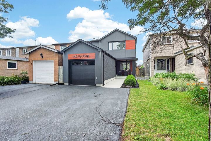 Property Photo:  4413 Lee Drive  ON L4W 4A9 