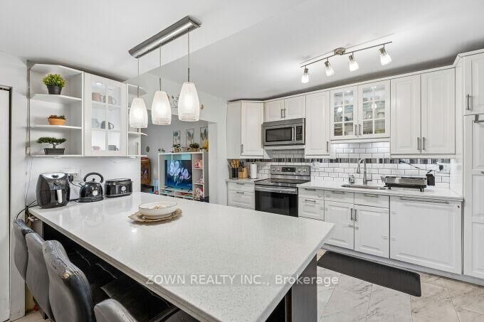 6 Albany Avenue — photo 1