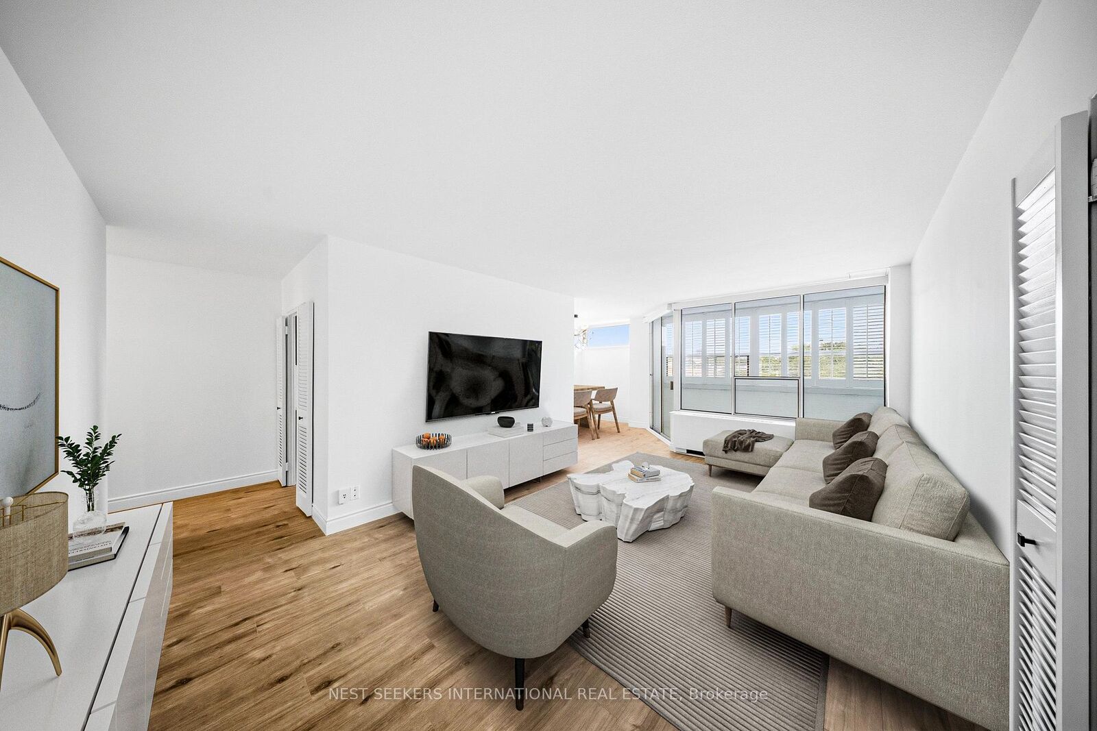 Property Photo: 60 Montclair Avenue 603 ON M5P 1P7