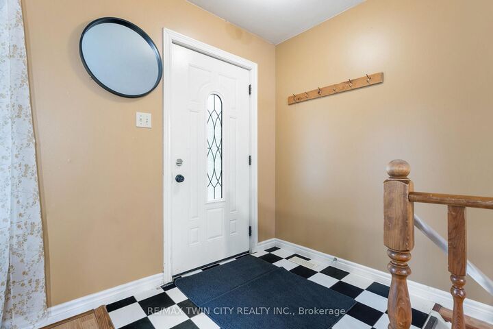 Property Photo:  25 Saunby Street  ON N6G 1A2 
