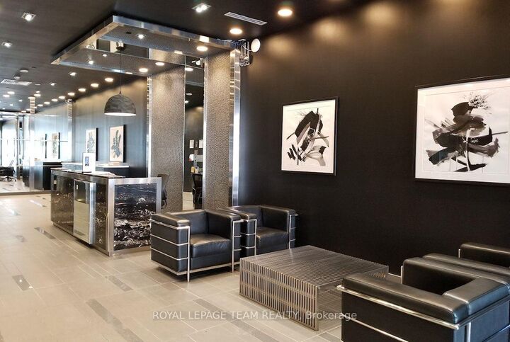 Property Photo: 224 Lyon Street 1313 ON K1R 5V9