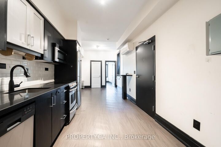 Property Photo: 960 Queen Street W 3 ON M6J 1G8