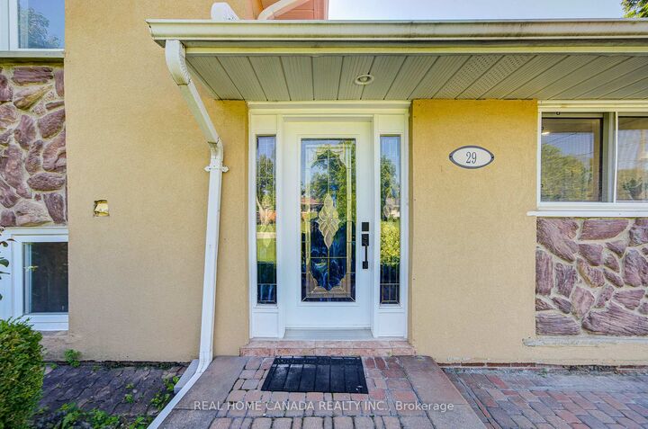 Property Photo: 29 Ellesboro Drive ON L5N 1C3
