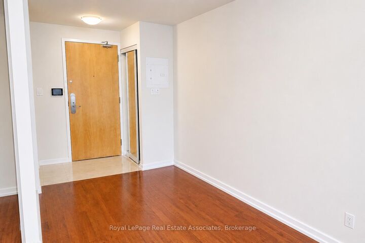 Property Photo:  65 Bremner Boulevard 4211  ON M5J 0A7 