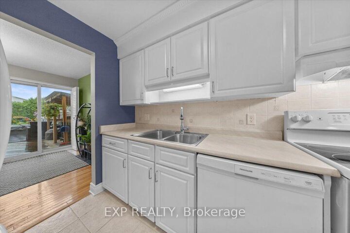 Property Photo:  1044 Arrowhead Place  ON K1C 2S4 