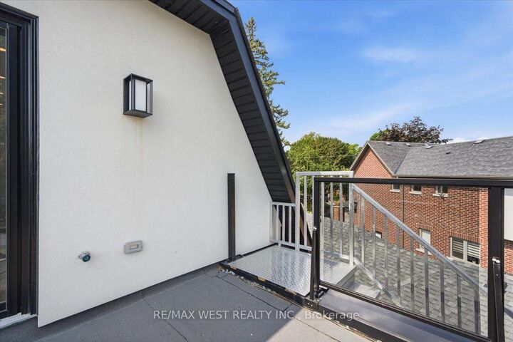 Property Photo:  50 Rotherham Avenue  ON M6M 1M2 